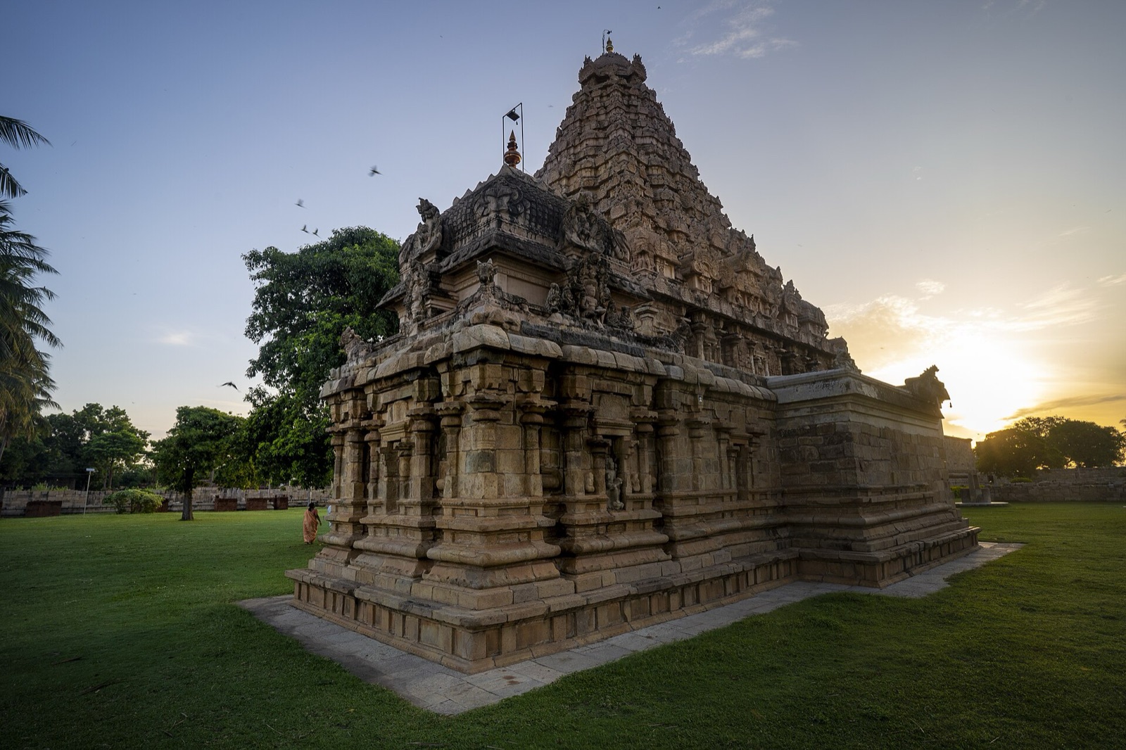 The temple at Gangaikonda Cholapuram, Tamil Nadu, built by Rajendra Chola I as the centrepiece of his new capital (11th century). Photo: Shikhers, CC BY-SA 4.0, via Wikimedia Commons